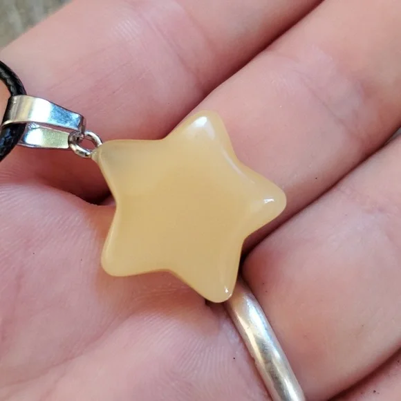 Glass star necklace pendant - Picture 4 of 4